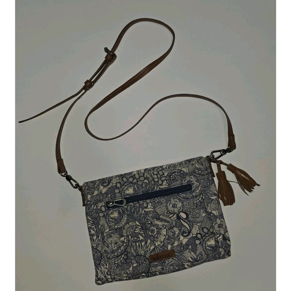 Sakroots Crossbody Purse Bag Navy/White Floral Pattern Zipper Pockets 9.5"x7.5"